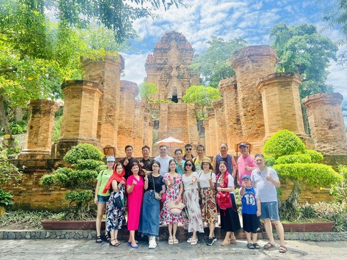 Tour Vĩnh Hy | Nha Trang | Vinpearl Harbour